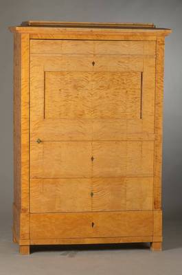 Sekretärsblender, Berlin, um 1830/40, Birkefurnier auf Weichholzkorpus, 1-türig, Innen 3 Fachböden, Schellackpolitur, Sockelschublade, l. ...