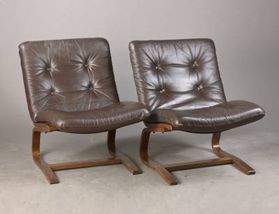Paar Freischwinger sog. Kangu-Lounge-Chair, Design Elsa und Nordahl Solheim, Ausführung Rybo Rykken Furniture Co., um 1970, Buchenholz, ...