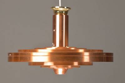 Deckenlampe, Skandinavien, 1970er Jahre, 7 konzentrische Kupferringe, innen weiß lackiert, eine Brennstelle, Elektr. nicht geprüft, D. ca. 46cm, H. ...