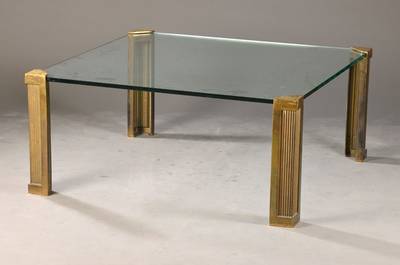 Couchtisch "T14", Entwurf Peter Ghyczy, 1973, , schwere Glasplatte mit 4 seperaten Messingfüßen, ca. 45x102x102 cm