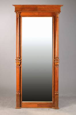 Großer Gründerzeitspiegel, deutsch, um 1890,Nussbaumfurnier auf Weichholzkorpus, fac. Spiegelglas, ca. 190x100 cm