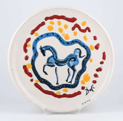 Salvador Dali, 1904-1989, Le Cheval Bleu, 1980, glasierter Keramikteller, sign., num. 6/500, ca. 39 cm, feiner Haarriss, 2 kleine Abschläge am ...