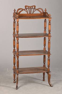 Etagere, wohl England, um 1890/1900, Buche lasiert, Palisanderholz imitierend, 4 Etagen, Säulen gedrechselt, l. verspielte Jugendstil-Ornamentik, ...