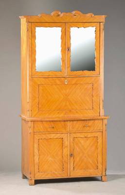 Aufsatzmöbel, mitteldeutsch, wohl Sachsen, um 1850/60, Kirschbaumfurnier auf Kreuzfuge auf Weichholzkorpus verlegt, Brezelfüllungen, Unterteil ...