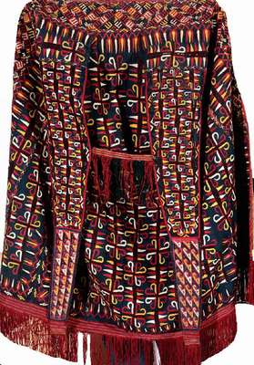 Tekke "Chirpy" antik, Turkmenistan, um 1900/1910, Seidenstickerei/Baumwolle, feine Handarbeit, selten, EHZ: 2-3
