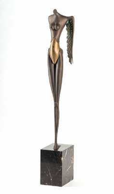 Paul Wunderlich, 1927-2010, Kleine Nike, Bronzeskulptur auf schwarzem Marmorsockel, sign., num. 480/1000, Gießerstempel Cerapersa Venturi, H. 47 cm, ...