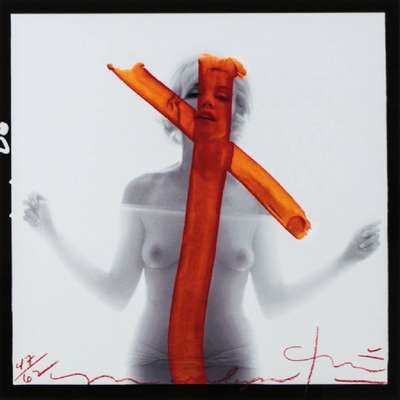 Bert Stern, 1929-2013, Marilyn Crucifix II, Fotografie/Iris-Print, handsign., num. 47/62 cm, Aufnahme aus 1962, Blattgr. 48x33 cm, unter Glas ...