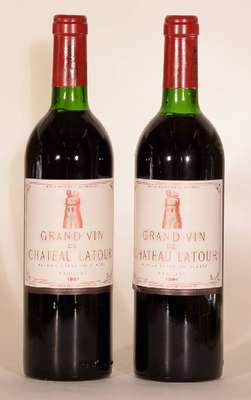 2 Flaschen 1981 Chateau Latour, Pauillac, Premier Grand Cru Classe, je ca. 75 cl, je ca. top shoulder, unverkostet, sehr gute Erhaltungszustände, im ...
