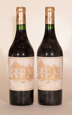 2 Flaschen 1987 Chateau Haut Brion, ca. 75 cl, 12,5 % Vol., Abstand zwischen Kapsel und Wein: ca. 1,5 cm, unverkostet, sehrguter Erhaltungszustand
