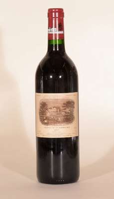 1 Flasche 1992 Chateau Lafite Rothschild, Pauillac, ca. 75 cl, 12,5 % Vol., Füllstand: ca. into neck, unverkostet, sehr guter Erhaltungszustand