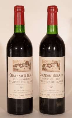 2 Flaschen 1982 Chateau Belair, Saint Emilion, Premier Grand Cru Classe, je ca. 75 cl, Füllstände: top shoulder, unverkostet, Etiketten z.T. ...