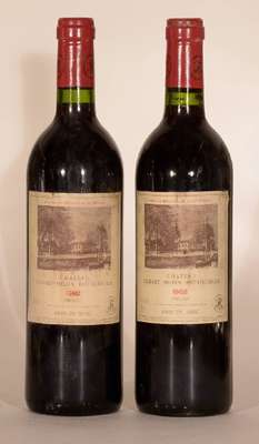 2 Flaschen 1982 Chateau Duhart-Milon -Rothschild, Pauillac, Grand Cru Calsse, je ca. 75 cl, Füllstände: je ca. into neck, unverkostet, Etiketten l. ...