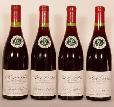 4 Flaschen 1983 Aloxe-Corton Louis Latour Les Chaillots, je ca. 75 cl, Abstand zwischen Kapsel und Wein: ca. 0,5 bis 1,5 cm, unverkostet, sehr gute ...