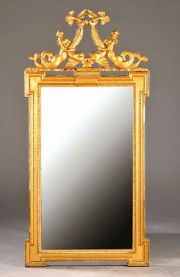 Spiegel, deutsch, um 1880, nach klassizistischen Vorbild, Holz vergoldet, geschnitzte Krone, Nereiden mit Delphinen, facettiertes Spiegelglas leicht ...