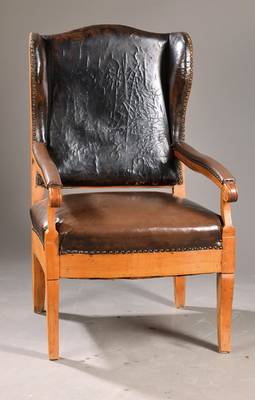 Ohrenbackensessel, süddeutsch, um 1820/30, Kirschbaum massiv, Lederbezug mit Gebr.-Sp., H.ca. 106 cm, Sh. ca. 48 cm