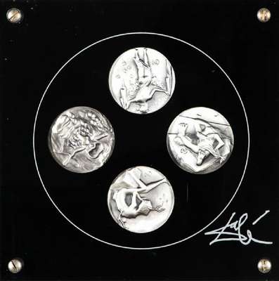 Salvador Dali, 1904-1989, Die vier Jahreszeiten, 1979, 4 Medaillen aus 999 Feinsilber in Plexiglas-Box arrangiert, num. 1066/2000, ca. 21x21x4 cm, ...