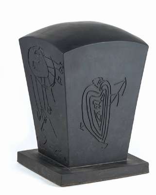 Philippe Starck, geb. 1949, Ara, Hocker aus Kautschuk, 1985, sign., ca. 42x29x29 cm