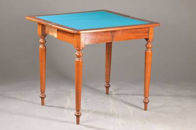 Spieltisch, deutsch, um 1850/60, Mahagonifurnier u. massiv, schwundrissig, überholung empf., ca. 79x84x42 cm