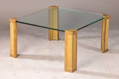 kleiner Couchtisch, Entwurf "T14", Peter Ghyczy, 1973, Ausführung später, dicke Glasplatte mit Messingfüßen im Sandguss- Verfahren, ...
