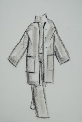 Karl Lagerfeld, geb. 1933 Hamburg, H-Linie Mantel, Kohle-Zeichnung auf dünnem Papier, angebracht auf dickerem Blatt, unsign., Blattgr. 48x33 cm, ...