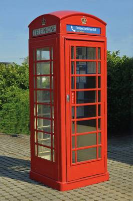 Englische Telefonzelle, wohl Mitte 20. Jh., schmiedeisern, in typisch orignal roter FAssung, Funktion nicht gewährleistet, selten im Angebot, ...