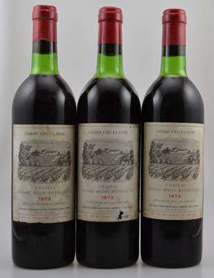 12 Flaschen 1973 Chateau Duhart Milion Rothschild, Grand Cru Classe, je ca. 73 cl, Füllstände: ca. upper mid shoulder und eine Flasche below ...