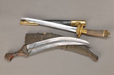 Hirschfänger, süddeutsch, um 1900/10, Horngriff, Blatt mit liegendem Hirsch verziert, Klinge mit geätzten Jagddekor, diese leicht korrodiert, ...