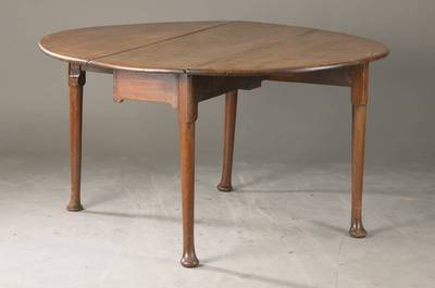 Englischer Klapptisch, sog. "Drop leaf dining table", Mitte 18.Jh., Mahagoni, sog. Pad-Feet, Alterssp., ca. 73x120x133 cm,