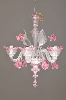 Deckenleuchter, Murano Italien, 1950er Jahre, mundgeblasenes farbloses Glas mit rosa Applikationen in Form von Blüten, 5 Brennstellen ...