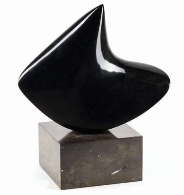 Manuel Bouzo, geb. 1946, Steinskulptur auf Sockel, sign., ca. 28x32 cm, Sockel H. 10 cm,