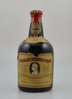 1 Flasche 1940 Quarles Harris Port, Grande Reserve, Füllstand: ca. into neck, Kapselwachs und Etikett besch., shipped and bottled by Quarles Harris ...