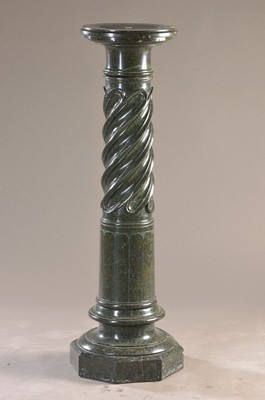 Säule, grüner Marmor, 20.Jh., Sockel oktagonal u. vielfach profiliert, Schaft gedreht, Deckplatte drehbar, kleinere Abbrüche, H. ca. 112 cm, D. ...