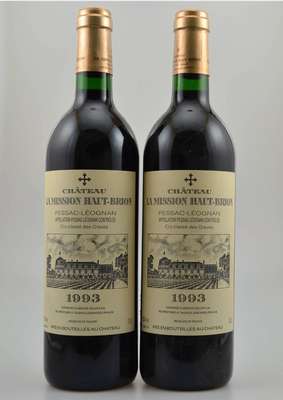 2 Flaschen 1993 Chateau La Mission Haut-Brion , je ca. 75 cl, 12,5 % Vol., Füllstände: je ca. into neck, sehr gute Erhaltungszustände, unverkostet