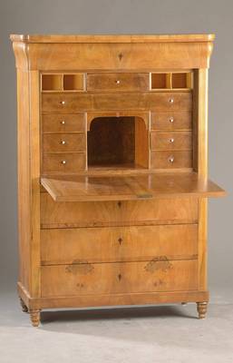 Standsekretär, süd- südwestdeutsch, um 1820/30, Nussbaumfurnier doppelt gespiegelt verlegtauf Weichholzkorpus, Kopfschub, Unten 3- schübig, ...
