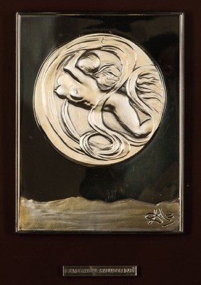 Salvador Dali, Bildplatte aus Sterlingsilber, "Eva Espacial", Italian, nach 1968, am Rand gemarkt 925, Stern und AR, mittig weiblicher Akt ...