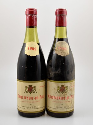 2 Flaschen 1969 Chateauneuf-du-Pape, Jacques Selot, Abstand zwischen Kapsel und Wein: 3/4 cm, Etiketten l. beschmutzt, Kapseln l. besch., ...