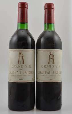2 Flaschen 1983 Chateau Latour, Pauillac, Premier Grand Cru Classe, je ca. 75 cl, Füllstände: top shoulder/into neck, gute Erhaltungszustände, ...