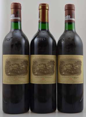 3 Flaschen 1985 Chateau Lafite Rothschild, Pauillac, Premier Grand Cru Classe, je ca. 75 cl, Füllstände: je ca. into neck, Etiketten min. besch., ...