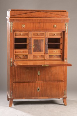 Standsekretär, wohl Raum Berlin, um 1900, Mahagonifurnier auf Buche und Weichholz, Kopfschub, 2 tiefe untere Schübe sowie Geheimschub im Giebel, ...