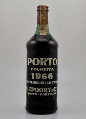 1 Flasche 1966 Colheita Porto, Envelhecido em Casco, ca. 75 cl, 21,2 % Vol., Füllstand: ca. upper mid shoulder, importiert durch Rheinische ...