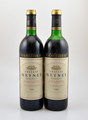 2 Flaschen 1986 Chateau Meyney, Saint-Estephe, je ca. 75 cl, 12,5 % Vol., Füllstände: upper mid shoulder bis top shoulder, unverkostet