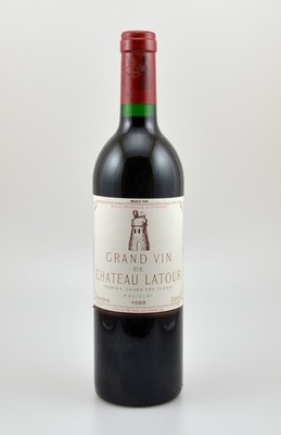 1 Flasche 1988 Chateau Latour, Pauillac, Premier Grand Cru Classe, ca. 75 cl, 12,5 % VOl., Füllstand: into neck, Kapsel min. besch., unverkostet, ...