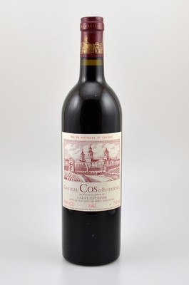 1 Flasche 1982 Chateau Cos D'Estournel, Saint-Estephe, Grand Cru Classe, ca. 75 cl, Füllstand: into neck, guter Erhaltungszustand, unverkostet