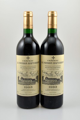 2 Flaschen 1993 Chateau La Mission Haut-Brion , Pessac-Leognan, je 75 cl, 12,5 % Vol., Füllstände: je into neck, unverkostet, Provenienz: Aus einer ...