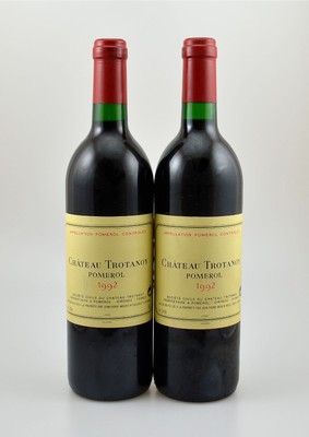 2 Flaschen 1992 Chateau Trotanoy, Pomerol, je 75 cl, 13,5 % VOl., Füllstände: je ca. into neck, unverkostet, Provenienz: Aus einer privaten ...
