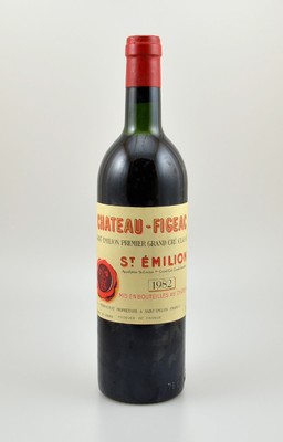 1 Flasche 1982 Chateau Figeac Saint-Emilion Premier Grand Cru Classe, ca. 75 cl, Füllstand: ca. top shoulder, guter Erhaltungszustand, unverkostet, ...