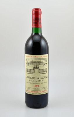 12 Flaschen 1992 Chateau La Lagune, Haut-Medoc, Grand Cru Classe, je 75 cl, 12,5 % Vol., Füllstände: je into neck, hervorragende ...