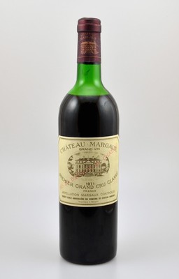 1 Flasche 1971 Chateau Margaux, Margaux, Premier Grand Cru Classe, ca. 75 cl, Füllstand: ca. upper mid shoulder, Etikett gebräunt, unverkostet