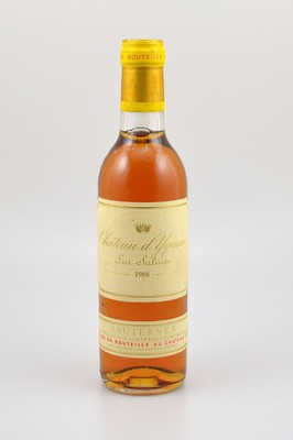1 Flasche 1988 Chateau d'Yquem, Sauternes, ca. 0,375 L, 13,5 % Vol., Füllstand: ca. into neck, sehr guter Erhaltungszustand, unverkostet, 96 ...