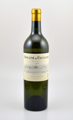 3 Flaschen 2009 Domaine de Chevalier, Pessac-Leognan, Grand Cru Clssse de Graves, je ca. 75 cl, 14 % Vol., Füllstände: je ca. into neck, sehr gute ...